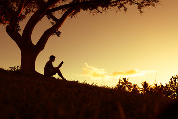 部编版小学六年级上册语文只有一个地球教案5篇